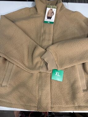 NWT ALL IN MOTION PUFFER VEST reversible